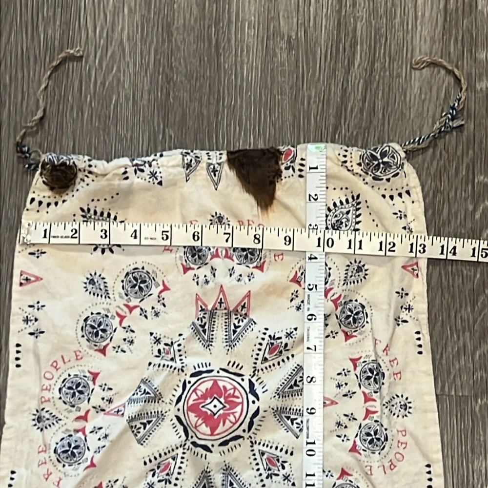 Free People 💝 10/$10 💝 Drawstring Bag with Bohemian Print - Picture 4 of 8